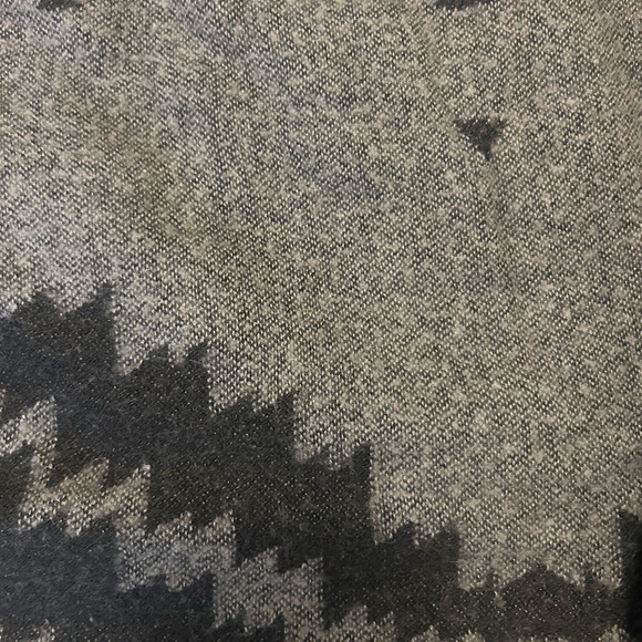 Large Square Scarf Gray Pattern - Picture 2 of 7